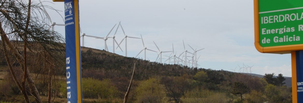 The accumulation of turbines in rural municipalities. How do municipal governments perceive wind development? In the image, wind turbines in the Xistral Mountain